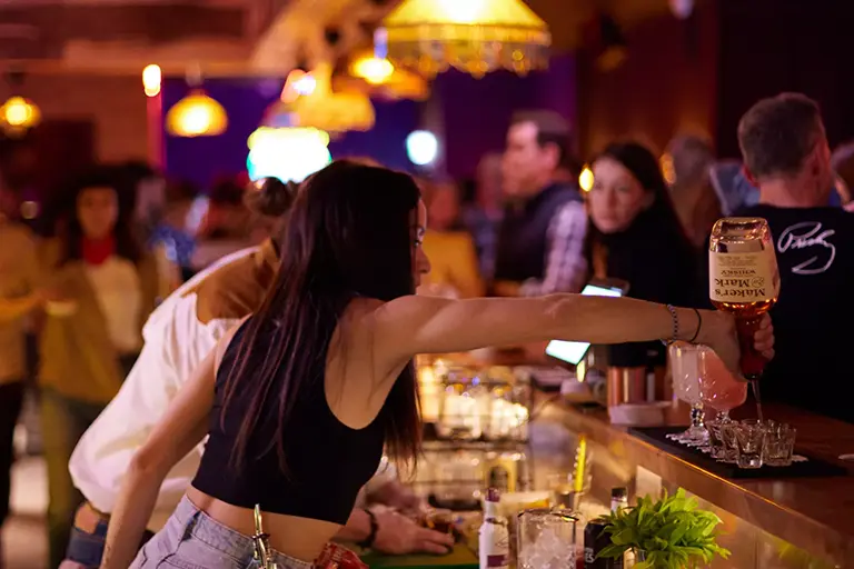 honky-tonk-bartender - Honky Tonk